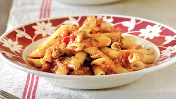 Penne with tomato and meat sauce