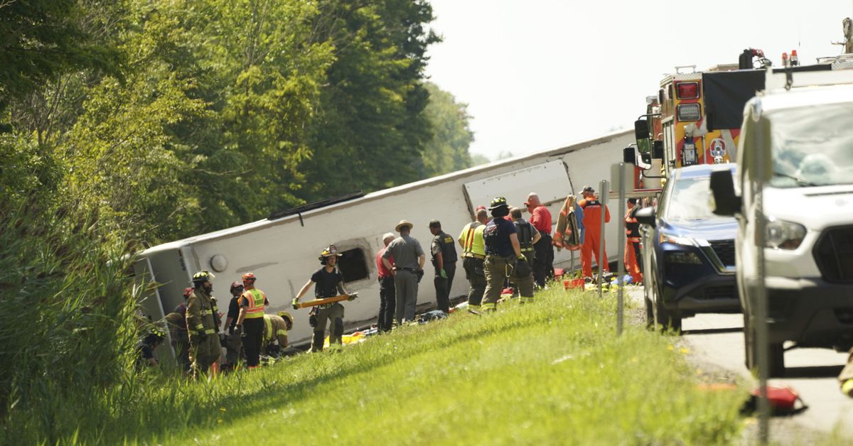 New York tour bus crashes on highway, killing at least 5 people