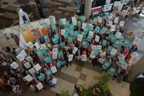 Plenty of smiles at the Dementia Australia Conference in Melbourne. (9NEWS) 