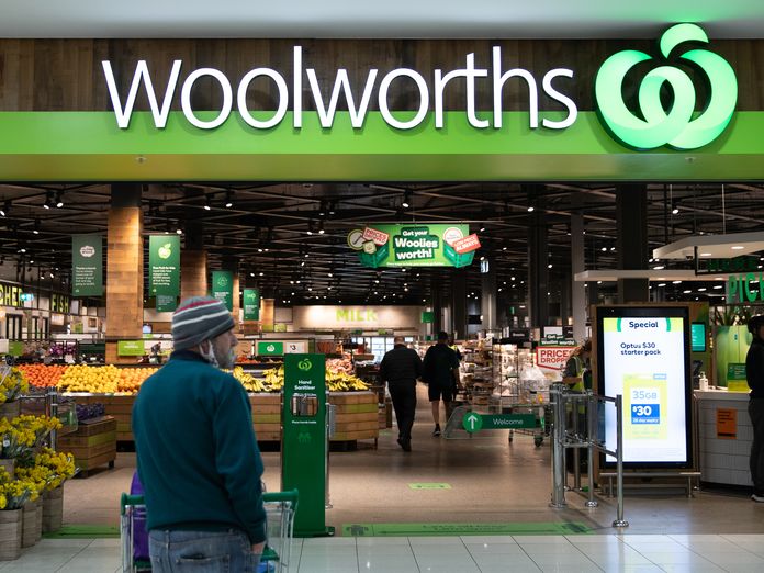 Woolworths replaces green shopping bag with new recycled version - News +  Articles 