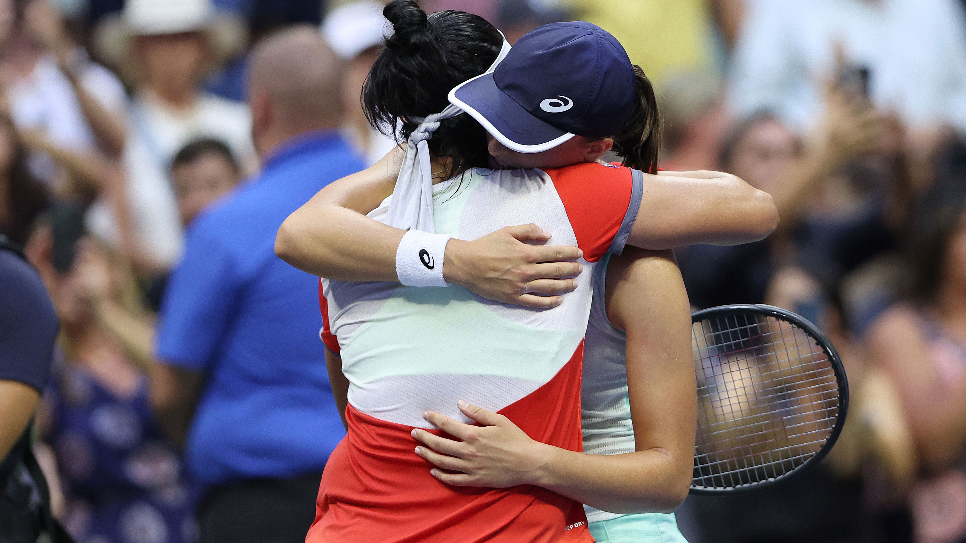 Iga Swiatek embraces Ons Jabeur as she claims her first US Open title in straight sets