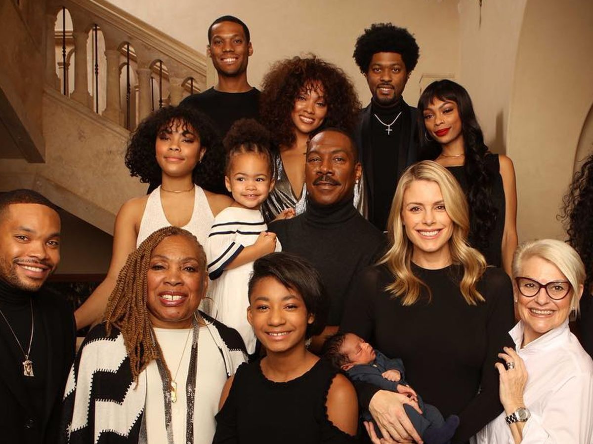 Eddie Murphy Poses With All 10 Of His Children In Rare Family Photo 9celebrity