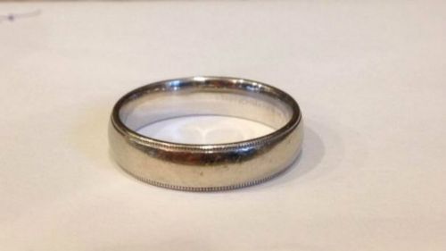 New York couple find mysterious wedding ring in pocket of newly purchased jeans