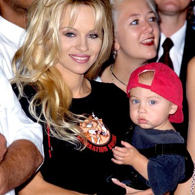Pamela Anderson and his son Brandon during Motley Crowe puts his hands in Rococic at the Hollywood Guiter Center, California, the United States. 