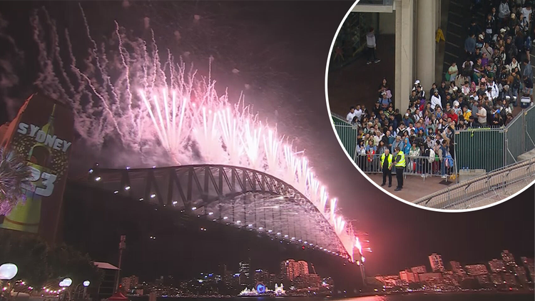 NYE fireworks: Thousands begin queuing at prime vantage points around Sydney harbour