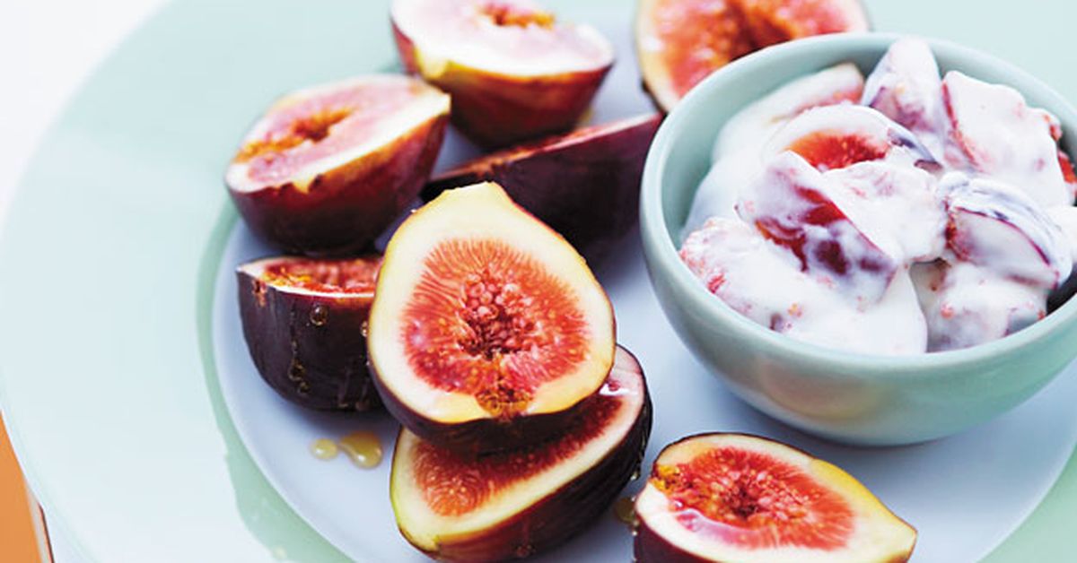 Figs with sheep milk yogurt and honey - 9Kitchen