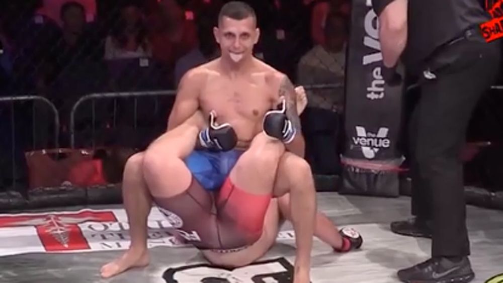 MMA figher Jonno Mears wins fight by submission using 'Walls of Jericho' move