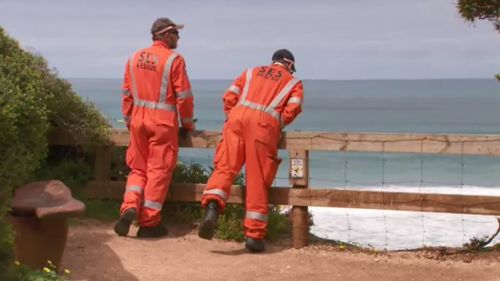 SES rescue crews combed dense bushland and cliff-faces yesterday. (9NEWS)