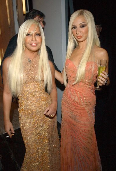 Maya Rudolph strikes again. Her impersonation involves a glass of Champagne (always full, please), and the actual Donatella for support. This was taken at 2002 VH1 Fashion Awards.