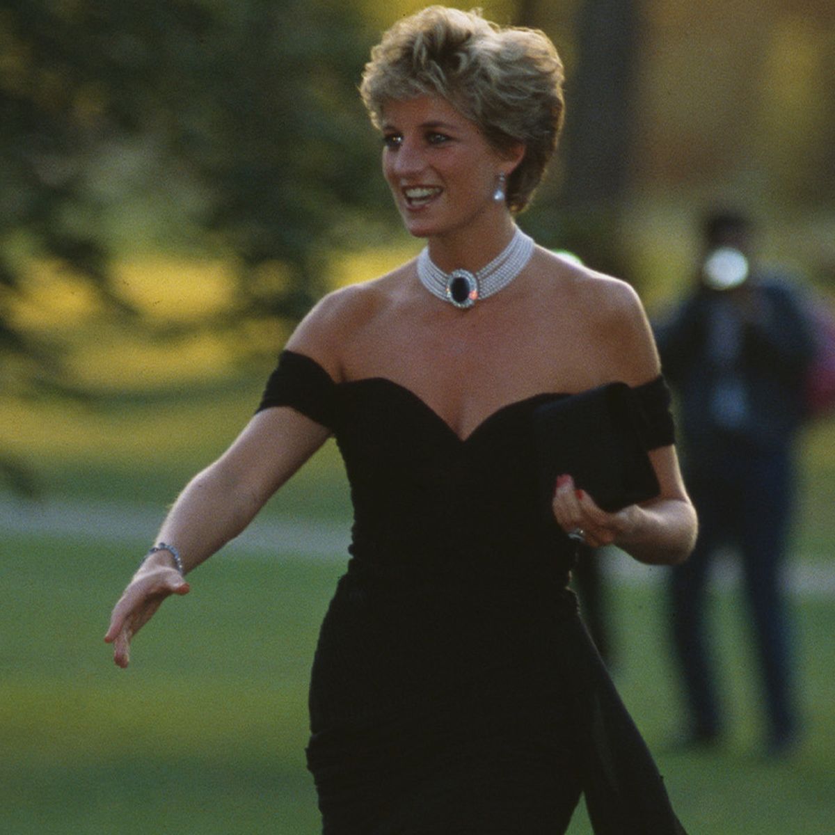 The iconic little black dress turns 90 – DW – 09/30/2016