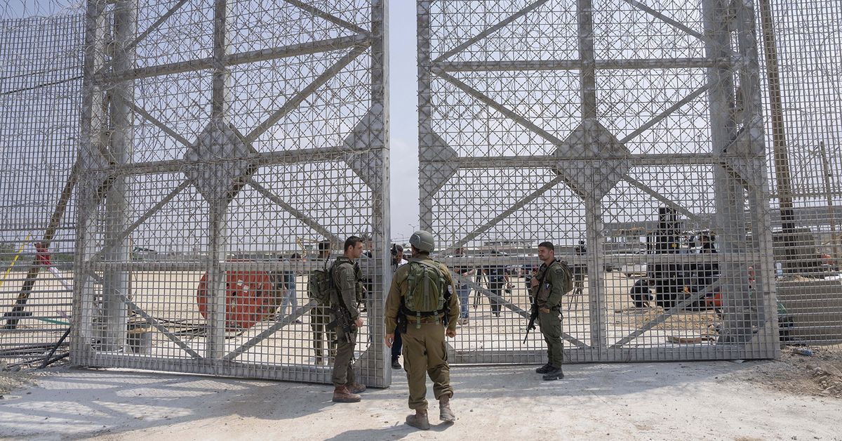 Netanyahu mulls plan to empty northern Gaza of civilians and cut off