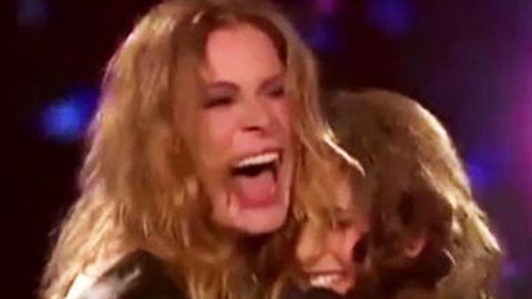 Was she drunk? LeAnn Rimes' shaky <i>X Factor</i> performance &#151; Britney does not look amused