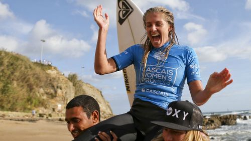 Aussie surfer Stephanie Gilmore takes out world number one spot