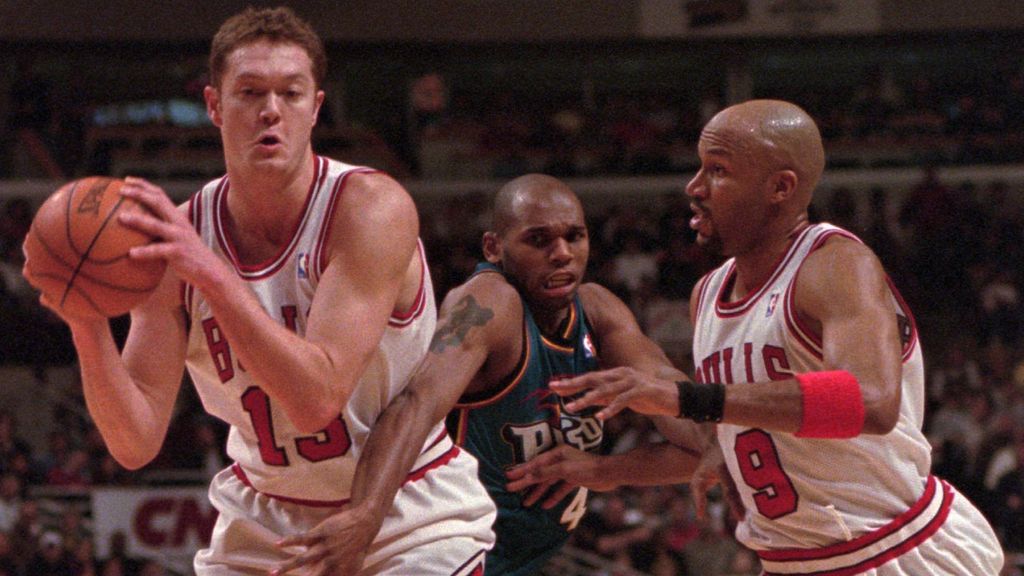 Nba Michael Jordan And Luc Longley Involved In Heated Argument During Video Session