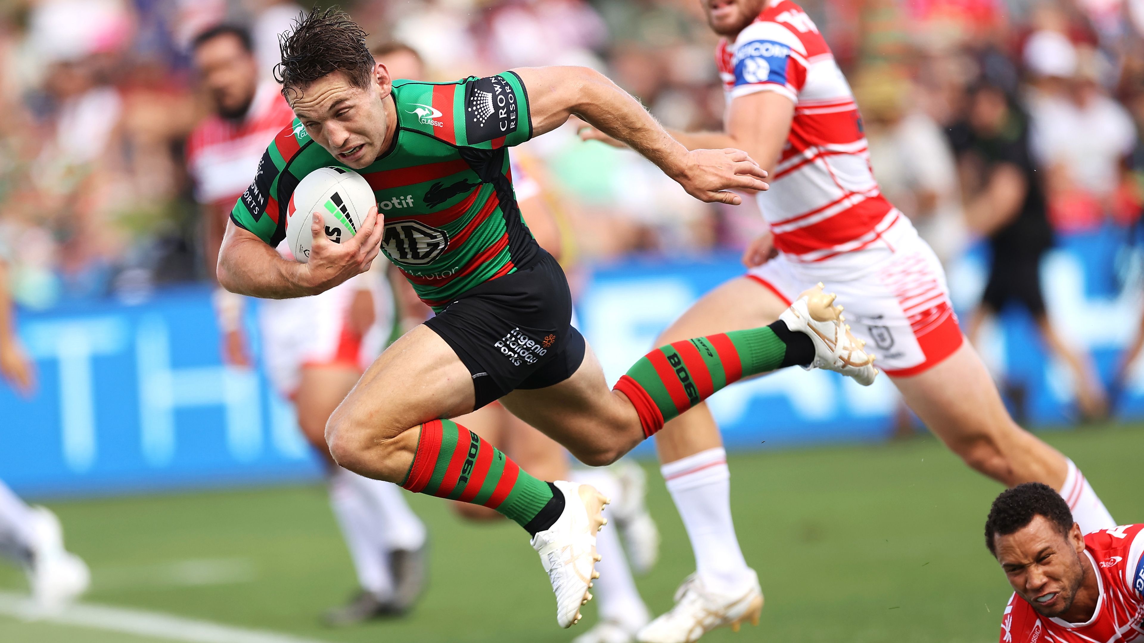 MUDGEE, AUSTRALIA - FEBRUARY 18: Cameron Murray of the Rabbitohs break a tackle during the NRL Trial and Charity Shield match between St George Illawarra Dragons and South Sydney Rabbitohs at Glen Willow Sporting Complex on February 18, 2023 in Mudgee, Australia. (Photo by Mark Kolbe/Getty Images)