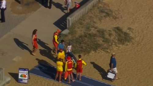 A teenage swimmer is missing off a beach in Melbourne's south east.Paramedics and police were called to Mordialloc beach at 3.50pm.