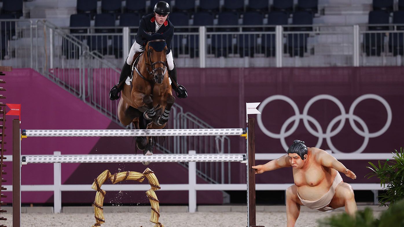 'Spooky' sumo evicted from equestrian course