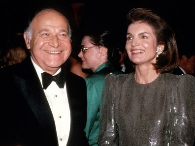 Maurice Tempelsman and Jacqueline Kennedy Onassis attends a gala in 1986 in New York City. (Photo by Sonia Moskowitz/IMAGES/Getty Images)