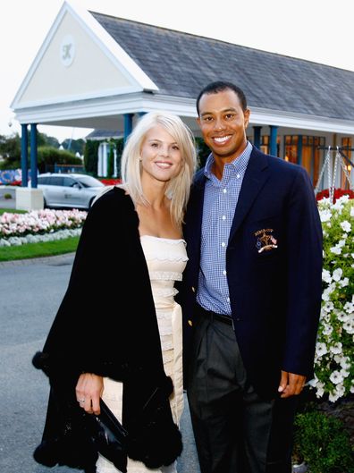 Tiger Woods dari USA berpose bersama mantan istrinya Elin Nordegren pada makan malam sambutan setelah hari latihan resmi pertama Piala Ryder 2006 di K Club pada 19 September 2006 di Straffan, Co Kildare, Irlandia.  