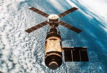 When did Skylab disintergrate in Earth's atmosphere?