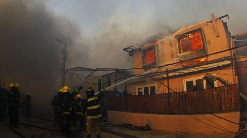 Hundreds evacuated as huge wildfire ravages Chile tourist city