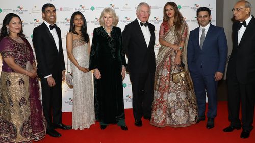 Le secrétaire à l'intérieur Priti Patel, alors chancelier de l'Échiquier Rishi Sunak avec sa femme et Akshata Murthy, Camilla, duchesse de Cornouailles, puis le prince Charles, prince de Galles à la réception pour célébrer le British Asian Trust au British Museum en février 2022.