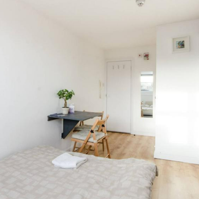 London flat costs over $2k-a-month to rent with a rather baffling feature