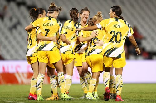 Katrina Gorry des Matildas célèbre avec ses coéquipiers après avoir marqué un but lors du match de qualification du tournoi olympique de football féminin entre les Matildas australiens et chinois Taiepi au stade de sport de Campbelltown le 07 février 2020.