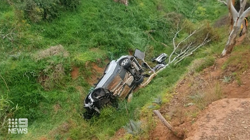 Good Samaritan rescues trapped driver in South Australia