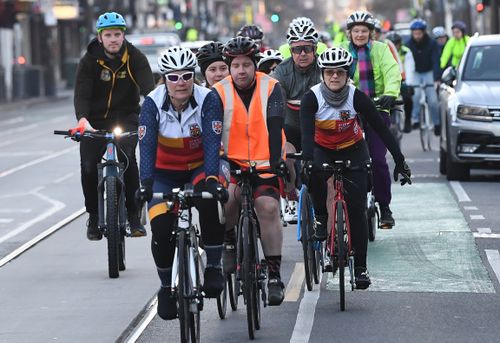 100 cyclists rode down Melbourne's Chapel street in memory of Dutch cyclist Gitta Scheenhouwer. (AAP)