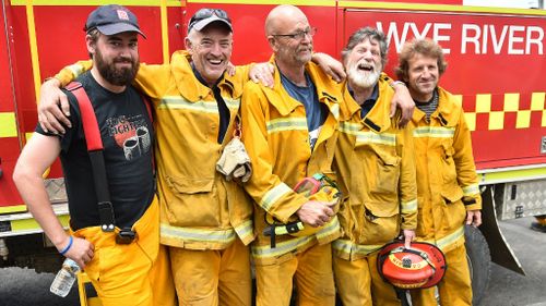 Wye River firefighters hailed for preventing further home losses during devastating bushfire