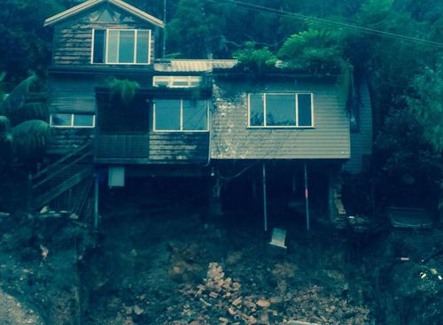 House on Sydney’s northern beaches slides closer to collapse