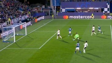 Como carve up United with brilliant goal
