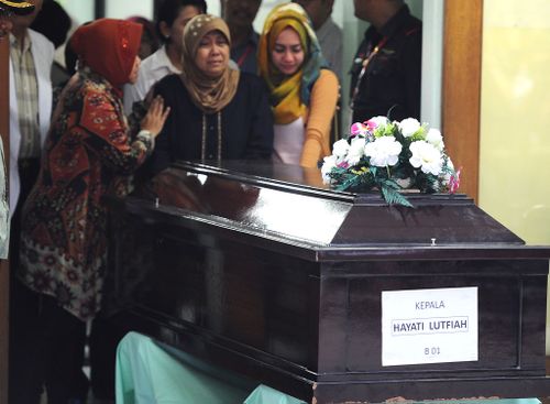 The mother of AirAsia Flight QZ8501 victim Hayati Lutfiah Hami cries as her body is handed over in Surabaya. (Getty Images)
