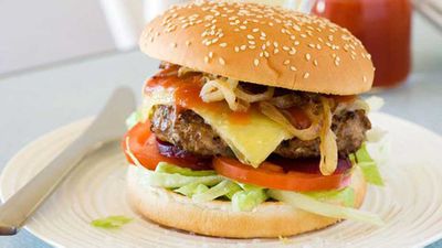 <a href="http://kitchen.nine.com.au/2016/05/16/17/37/classic-beef-burger" target="_top">Classic beef burger</a> recipe