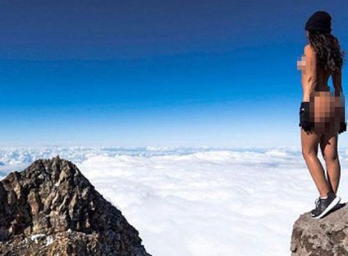 Gold Coast based model Jaylene Cook's controversial pose on a New Zealand mountain.