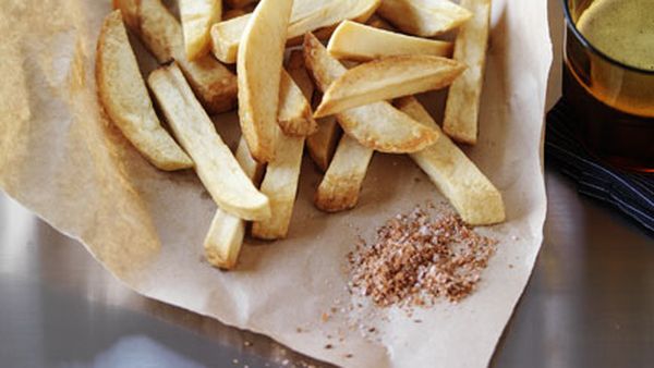 Chips with smoked cumin salt and aïoli