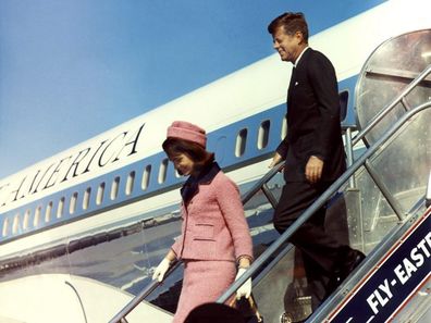 Pink Chanel suit of Jacqueline Bouvier Kennedy - Wikipedia