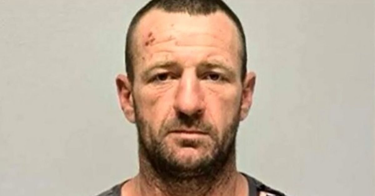 Julian Ingram: Police release new images of ute in search for alleged  triple killer