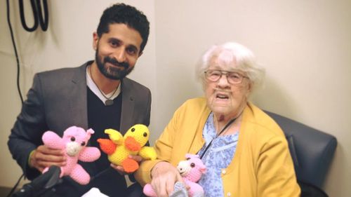 Elderly woman shows support for Muslim doctor in response to controversial Donald Trump comments
