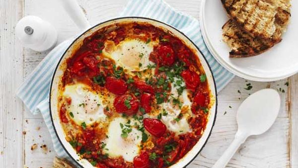 Shakshouka eggs with tomatoes and capsicum