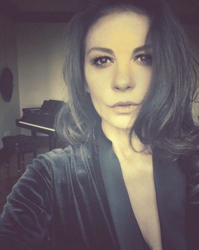 Sultry, sexy selfies.
