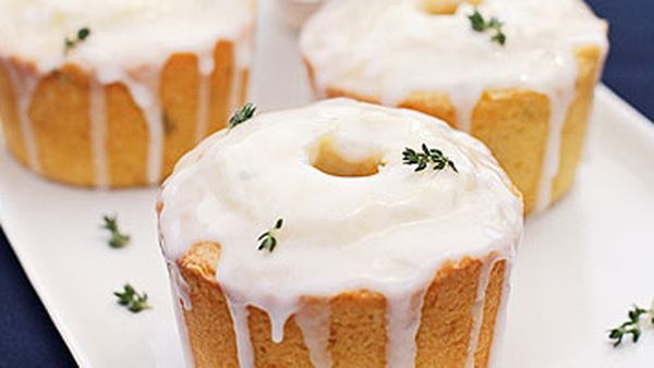 Lemon cakes with lemon icing and thyme
