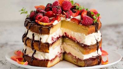 Recipe:&nbsp;<a href="http://kitchen.nine.com.au/2016/05/05/10/08/carolyn-hartzs-sugarfree-vanilla-layer-cake" target="_top">Carolyn Hartz's sugar-free vanilla layer cake</a>