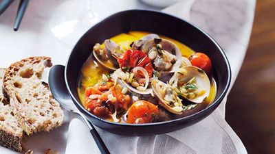 Pipis with cherry tomatoes and pine nuts