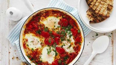 Shakshouka eggs with tomatoes and capsicum