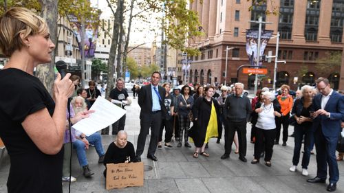 The Chair of Gun Control Australia Sam Lee addresses the gathering at Martin Place in Sydney on March 23, 2018. (AAP)