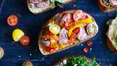 <a href="http://kitchen.nine.com.au/2016/09/19/12/43/open-steak-sandwich-with-smoky-tomato-sauce-roast-yellow-capsicum-and-rocket" target="_top">Open steak sandwich with smoky tomato sauce, roast yellow capsicum and rocket<br />
</a>