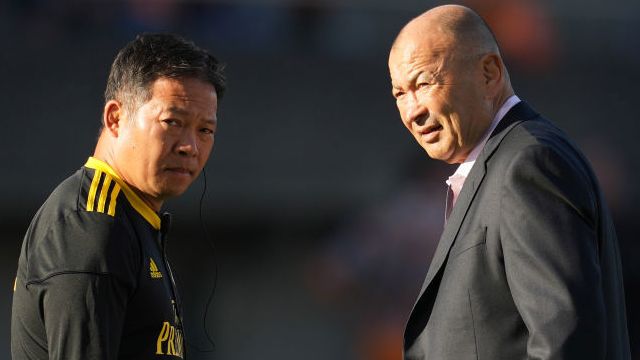 Suntory Sungoliath director of rugby Eddie Jones speaks with coach Kiyonori Tanaka.