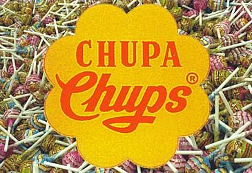 Which Spanish artist designed the Chupa Chups logo?